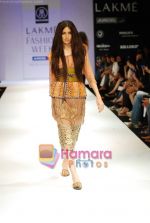 Model walks the ramp for Rehane Show at Lakme Winter fashion week day 4 on 20th Sept 2010 (20).JPG